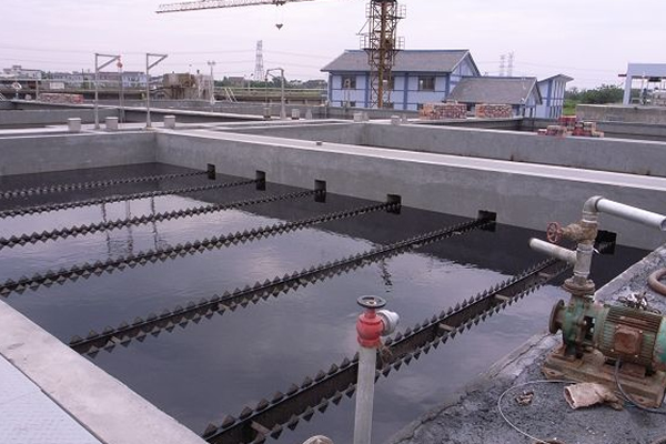 污水處理廠如何選擇聚丙烯酰胺作為污泥絮凝劑